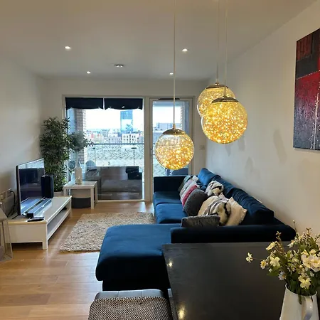Luxury 3 Bedroom Flat In Stratford, London Exterior photo
