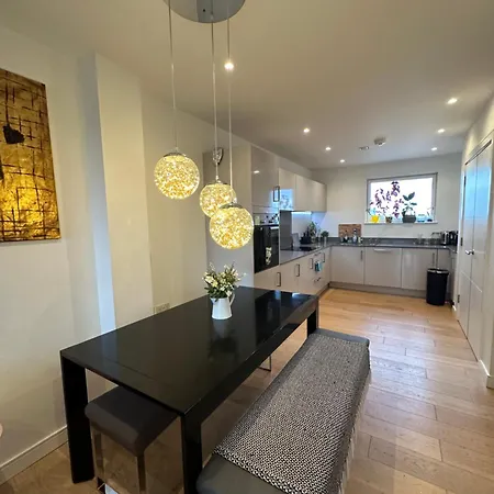 Luxury 3 Bedroom Flat In Stratford, London Exterior photo