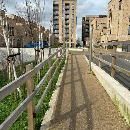 Luxury 3 Bedroom Flat In Stratford, London Exterior photo